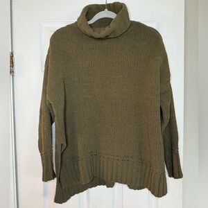 Aerie Green Turtle Neck Sweater
